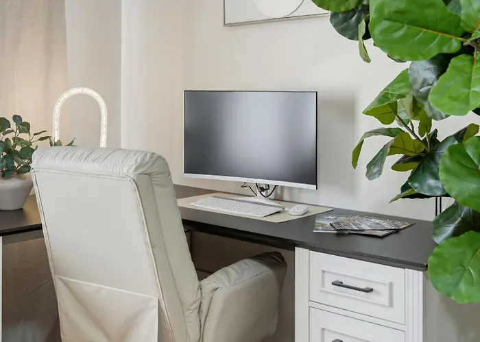 3br Near O'hare • Office • Coffee Bar • Sleeps 9 Chicago