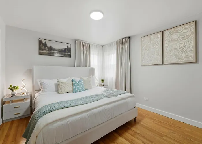 3br Near O'hare • Office • Coffee Bar • Sleeps 9 Appartement Chicago
