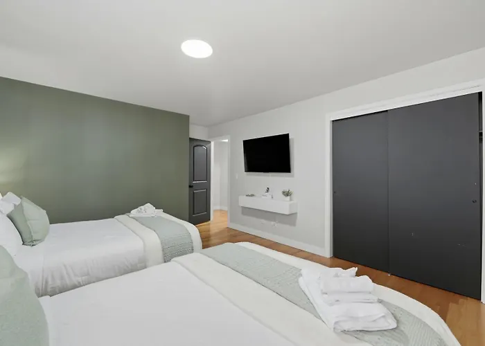 3br Near O'hare • Office • Coffee Bar • Sleeps 9 Appartement *