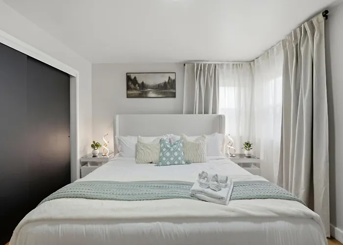 3br Near O'hare • Office • Coffee Bar • Sleeps 9 * Chicago
