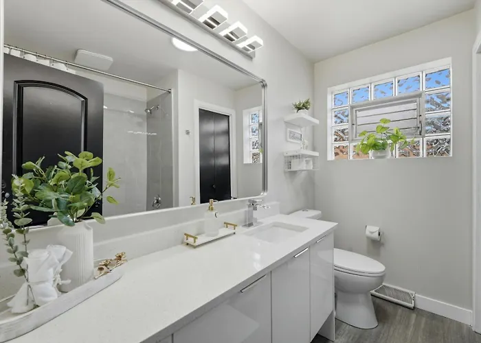 3br Near O'hare • Office • Coffee Bar • Sleeps 9 * Chicago